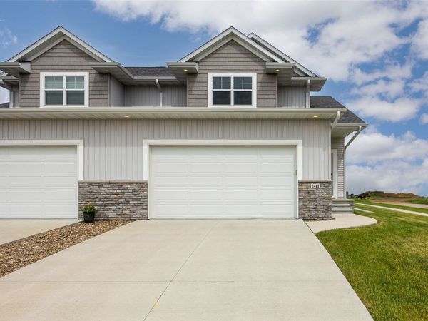 2411 Bluegrass St, Marion, IA 52302