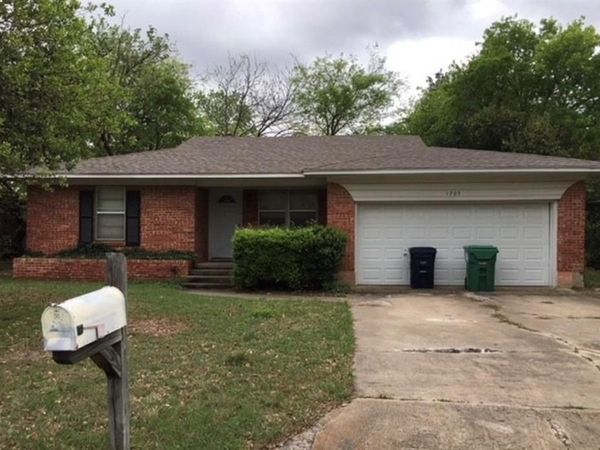 1705 Crescent Street, Denton, TX 76201