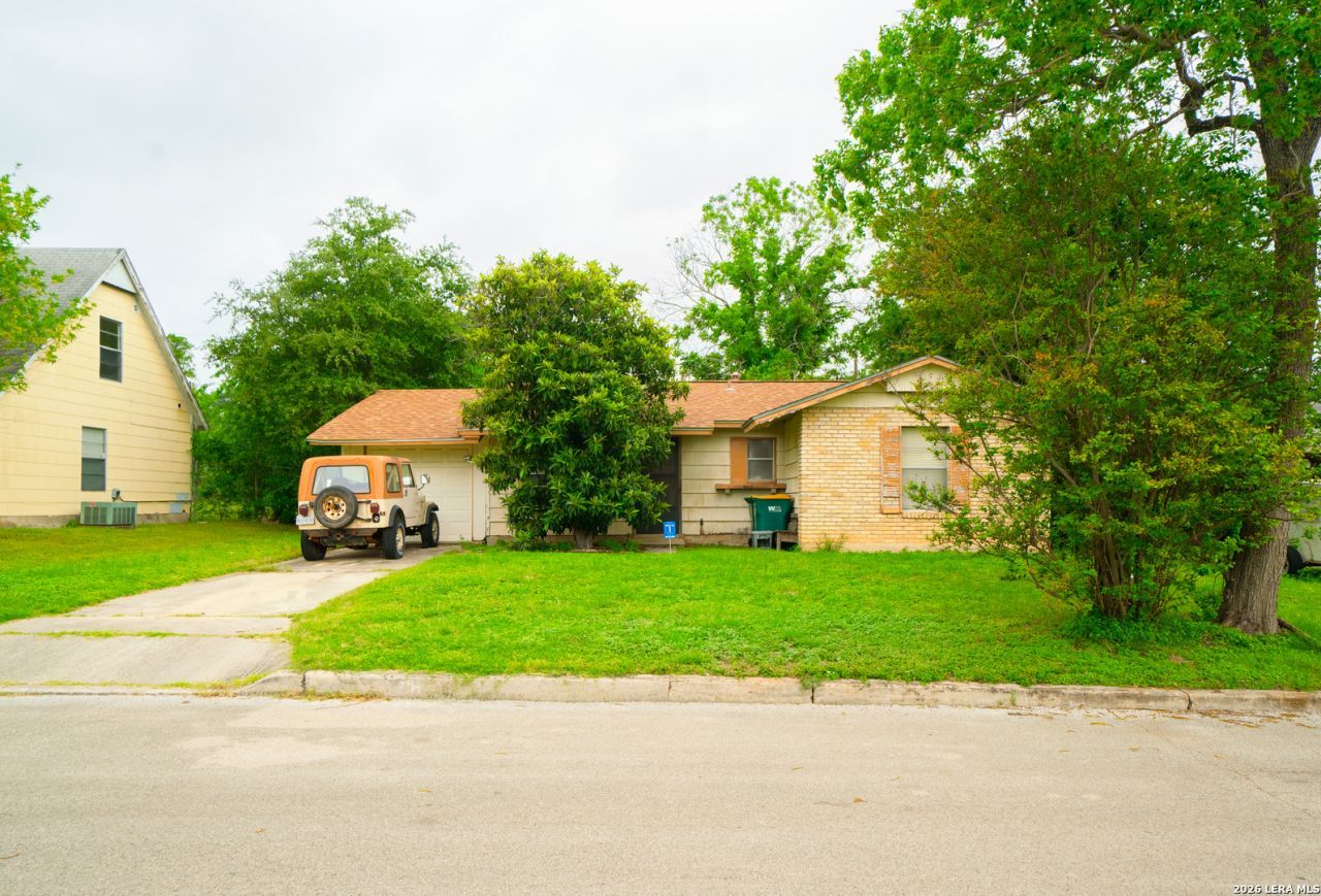 811 Stonegate Dr, Universal City, TX 78148 Main Photo