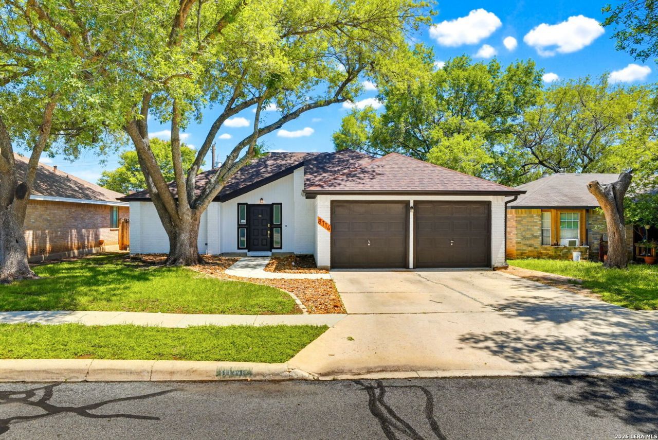 8114 Forest Bow, Live Oak, TX 78233 Main Photo