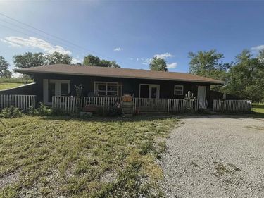 205 W Railroad Street, Maysville, MO 64469