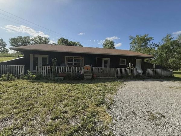 205 W Railroad Street, Maysville, MO 64469
