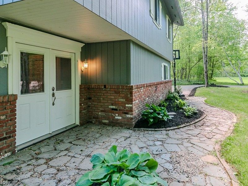 11905 Sandgate Drive, Chesterland, OH 44026 Photo 2