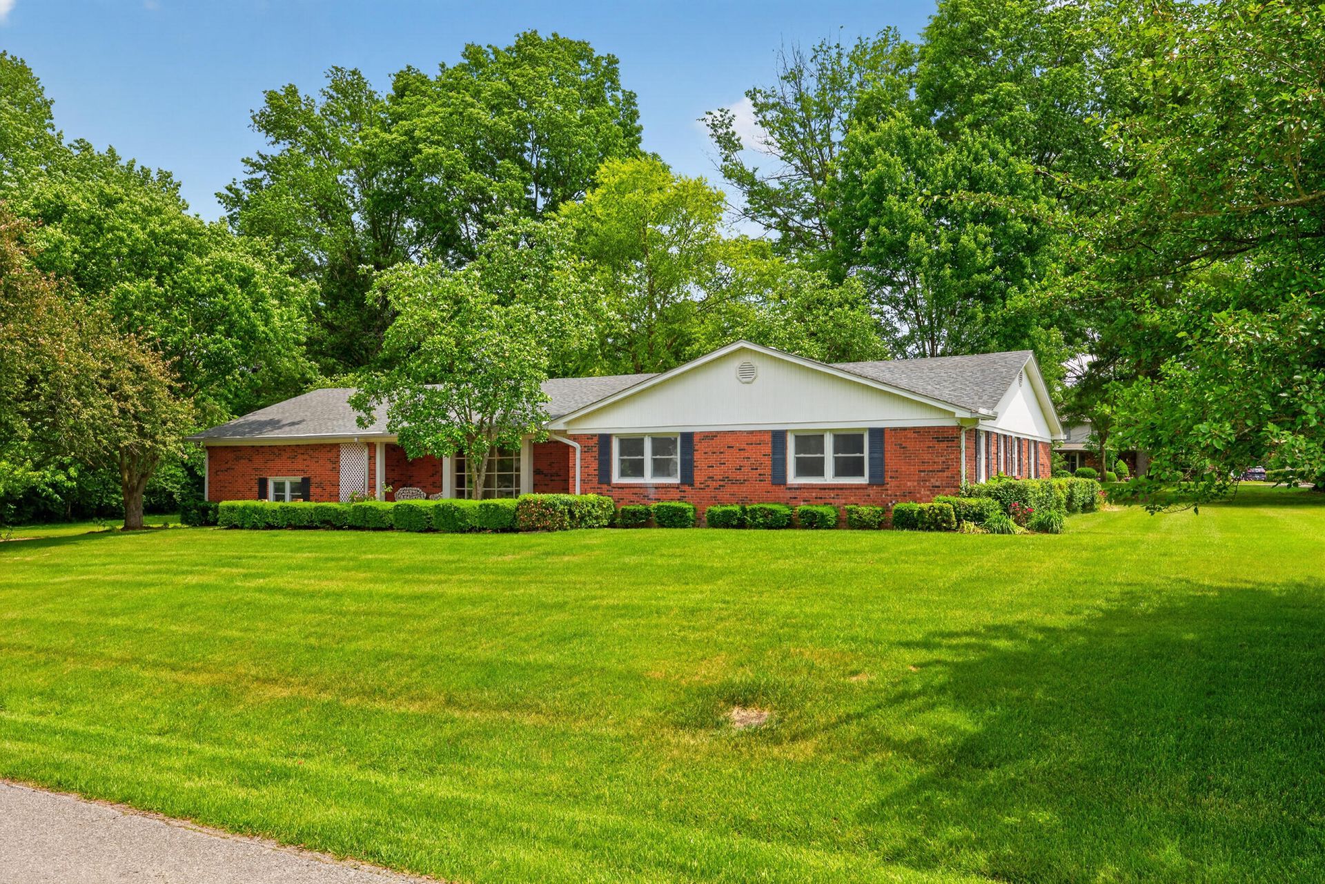 163 Juniper Drive, Versailles, KY 40383
