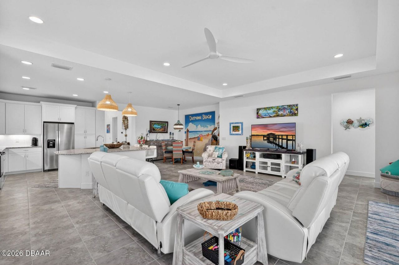 768 Margaritaville Avenue, Daytona Beach, FL 32124 Photo