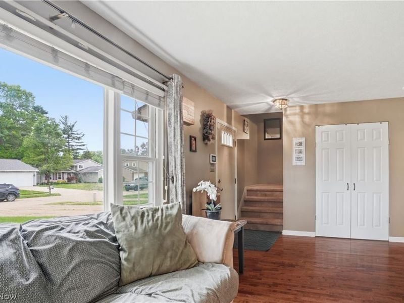 36515 Starboard Drive, Eastlake, OH 44095 Photo 2