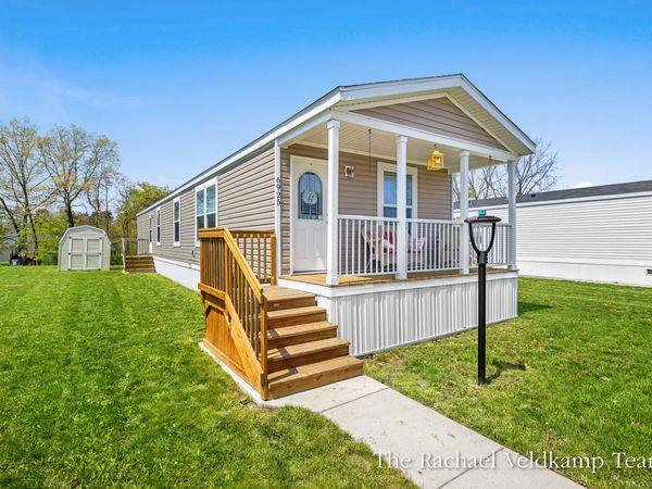 6925 Vinewood Avenue NE, Belmont, MI 49306