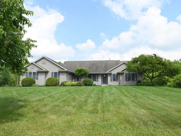 5614 N Vista Lane, Janesville, WI 53548