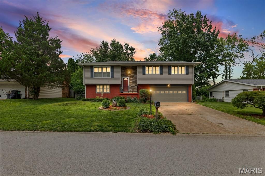 1029 Five Forks Drive, Belleville, IL 62221 Main Photo
