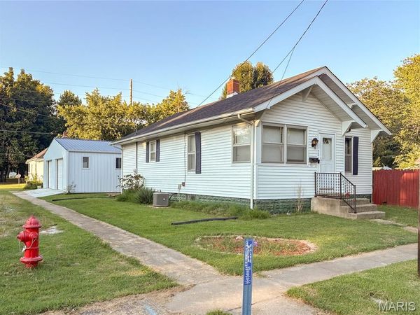 701 E Chestnut Street, Gillespie, IL 62033