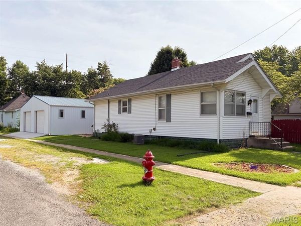 701 E Chestnut Street, Gillespie, IL 62033