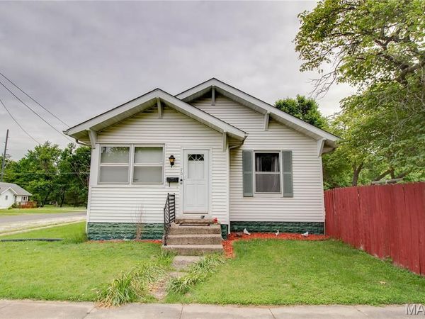 701 E Chestnut Street , Gillespie, IL 62033
