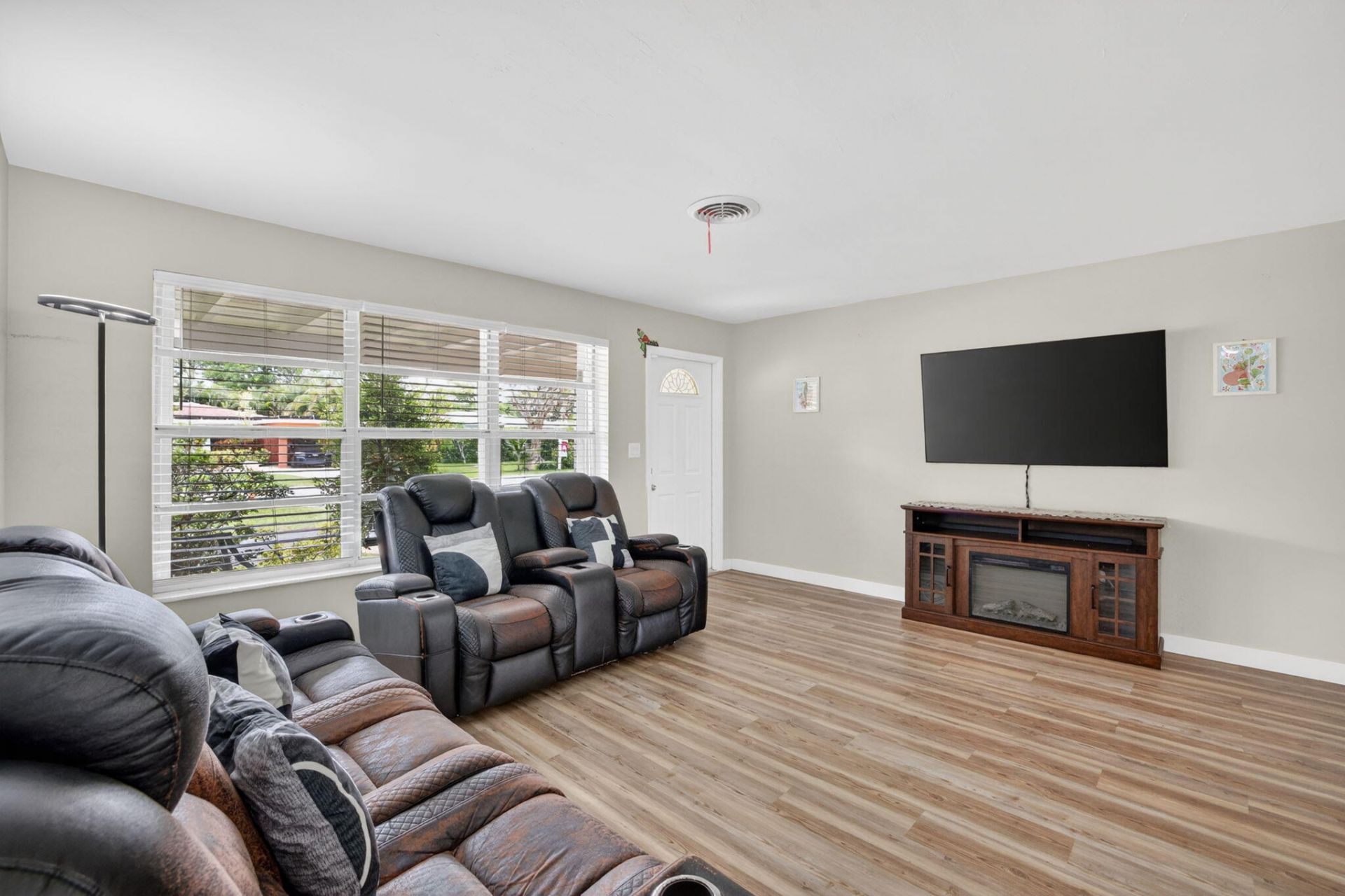 633 NW 30th Street, Wilton Manors, FL 33311 Photo