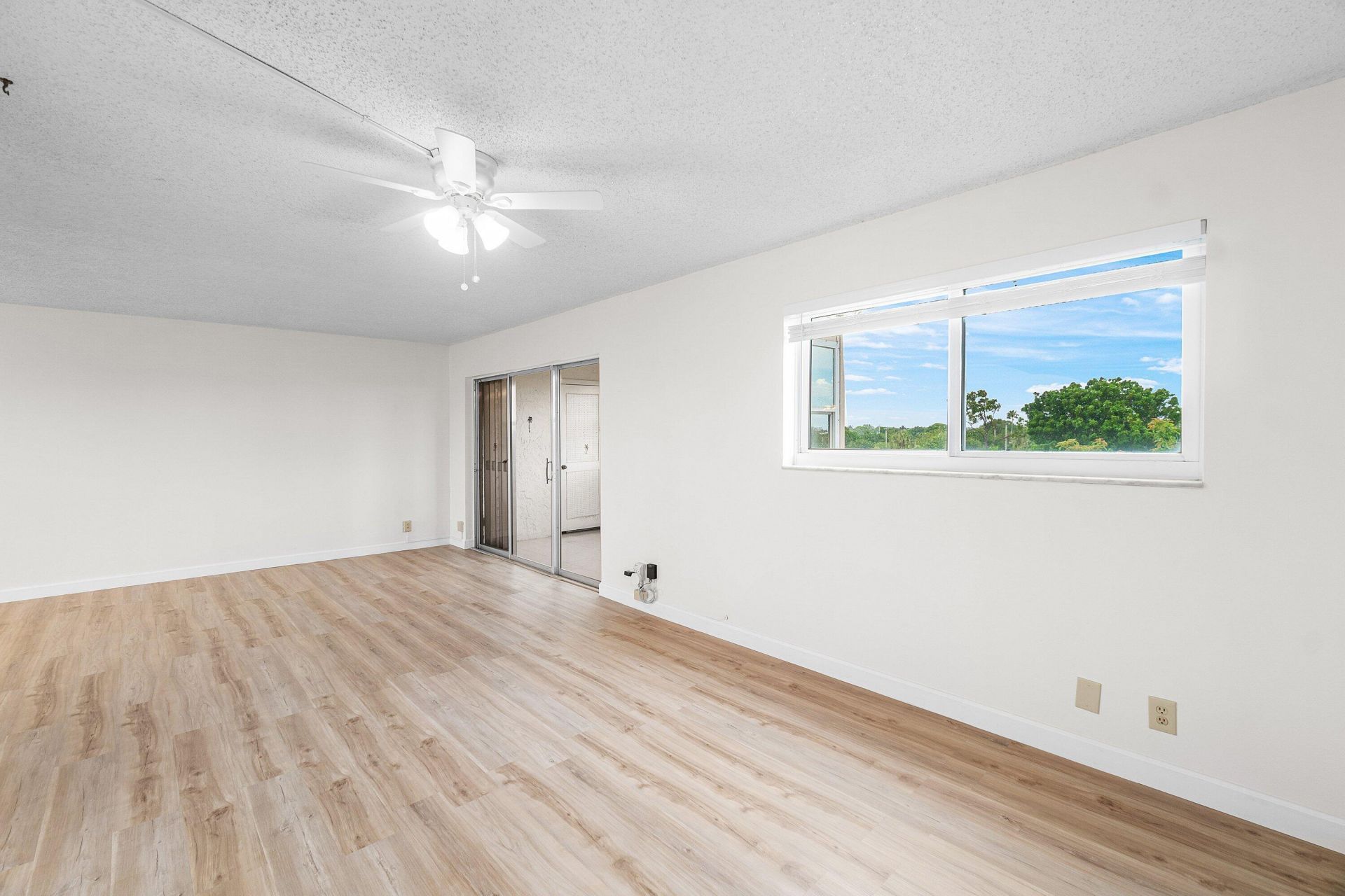725 Lori Drive, Unit 410, Palm Springs, FL 33461 Photo