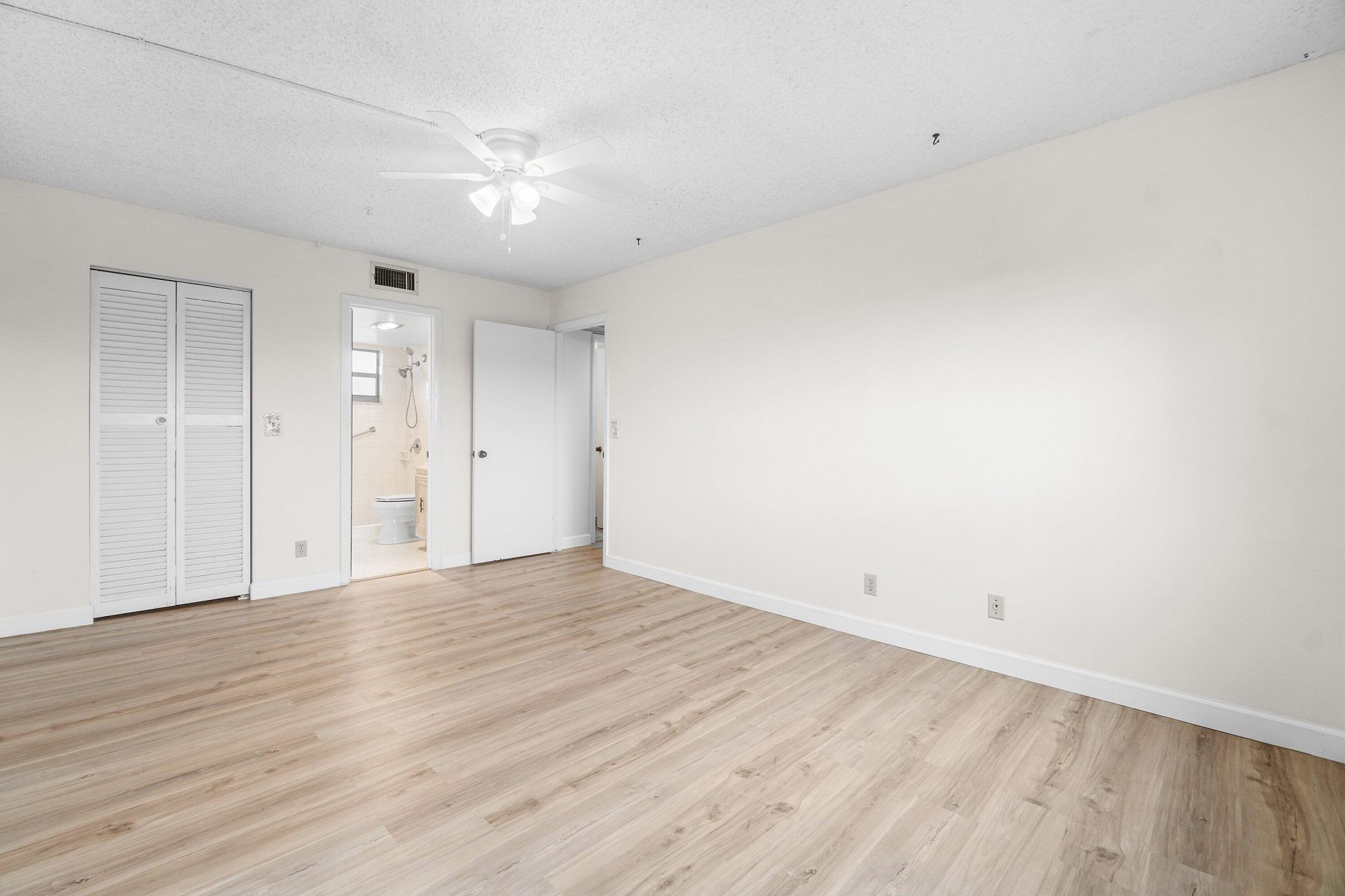 725 Lori Drive, Unit 410, Palm Springs, FL 33461 Photo