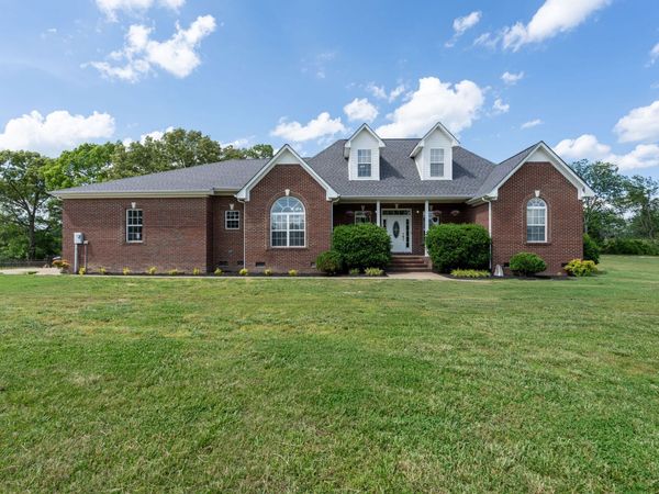 387 Center Point Dr , Summertown, TN 38483