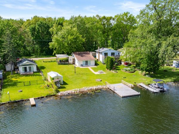 92415 Gravel Lake Drive, Lawton, MI 49065