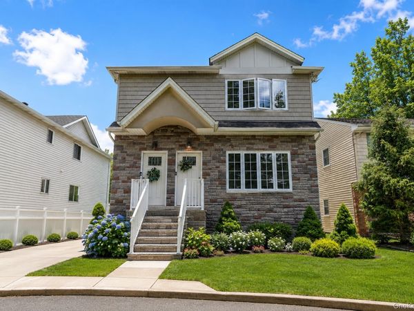 172 Mac Gregor Street , Staten Island, NY 10309