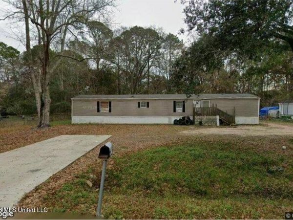 3702 Pineview Avenue, Pascagoula, MS 39581