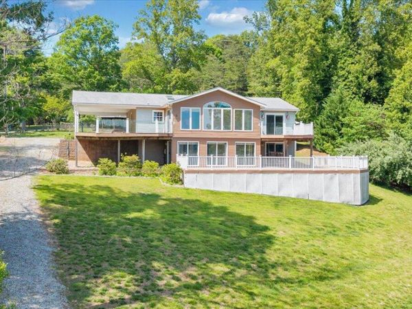 3222 Lakewood Forest RD, Moneta, VA 24121
