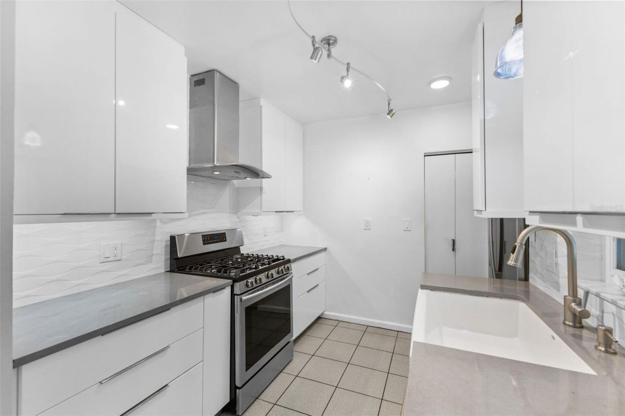135 Aranda Street Ne, Saint Petersburg, FL 33704 Photo