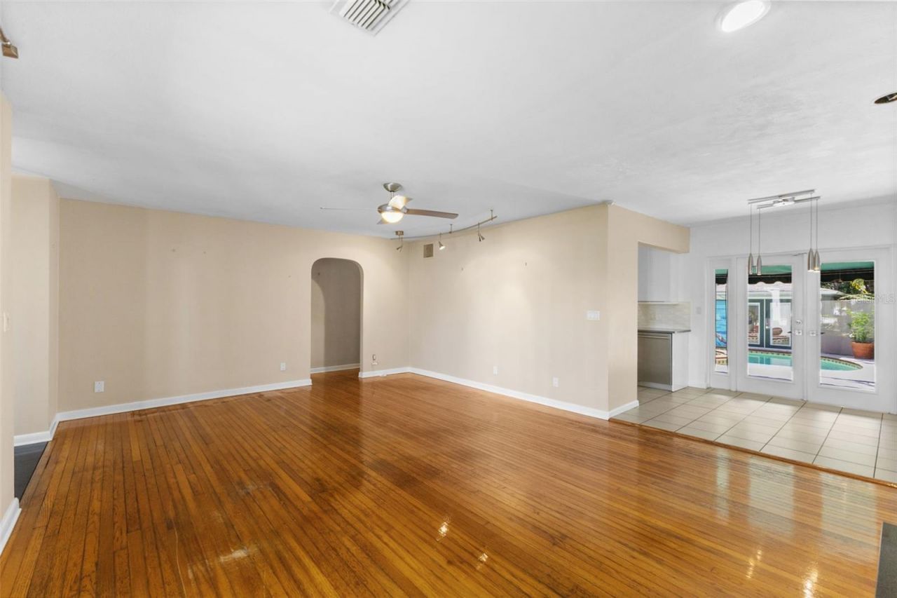 135 Aranda Street Ne, Saint Petersburg, FL 33704 Photo
