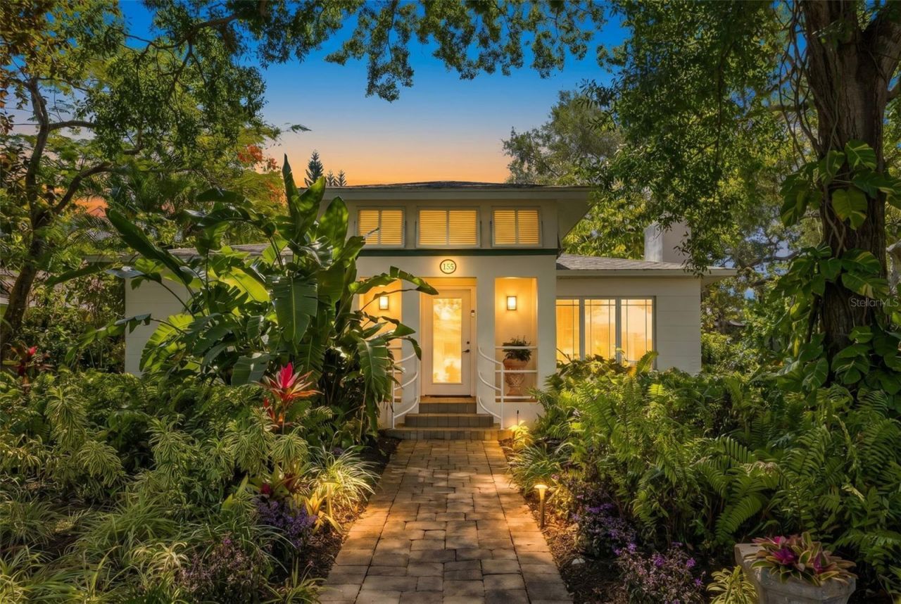 135 Aranda Street Ne, Saint Petersburg, FL 33704 Photo