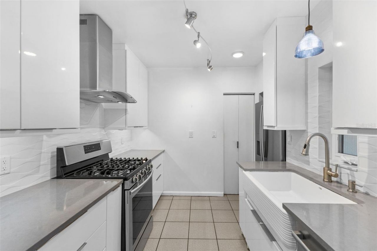 135 Aranda Street Ne, Saint Petersburg, FL 33704 Photo