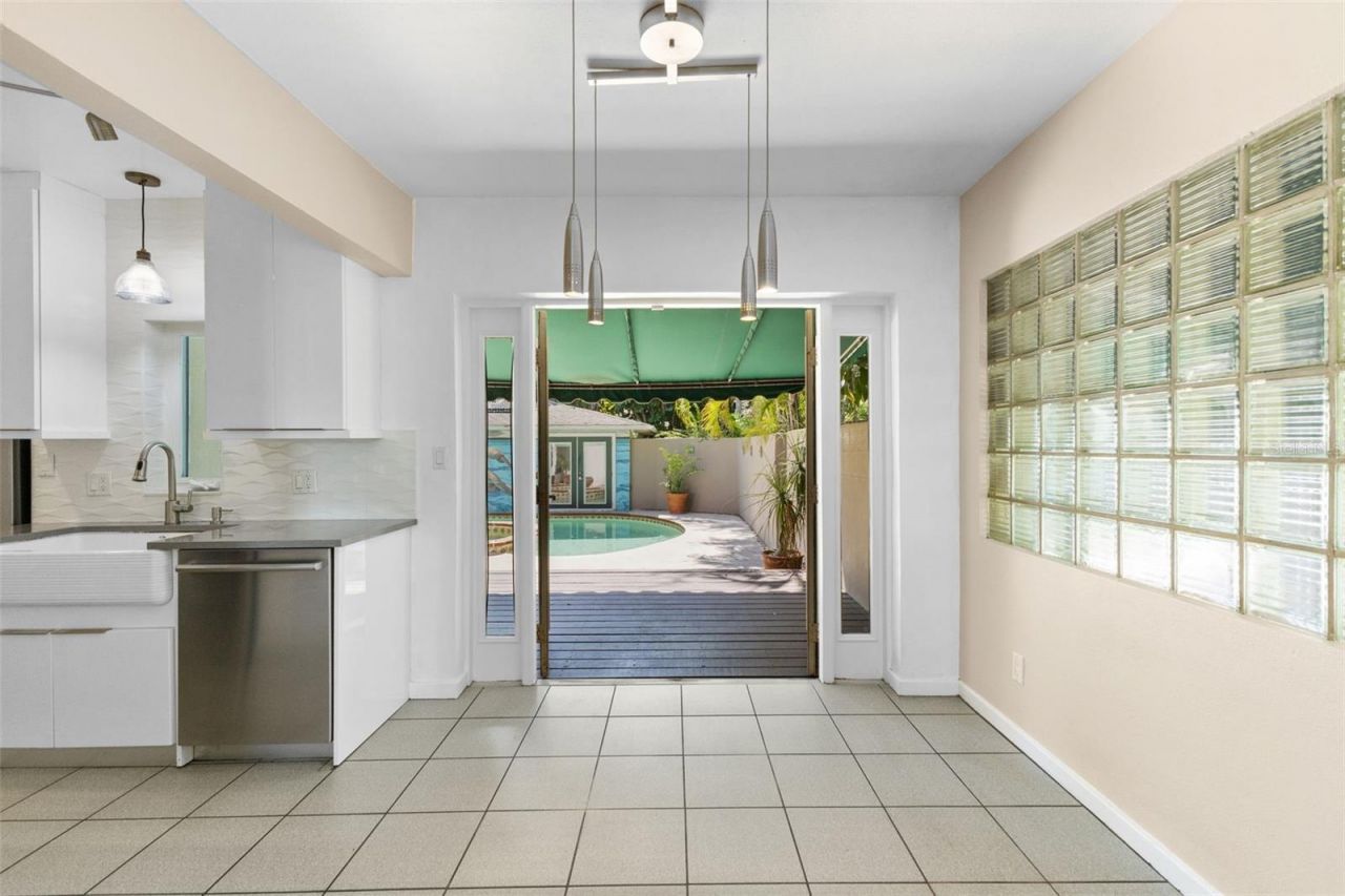 135 Aranda Street Ne, Saint Petersburg, FL 33704 Photo