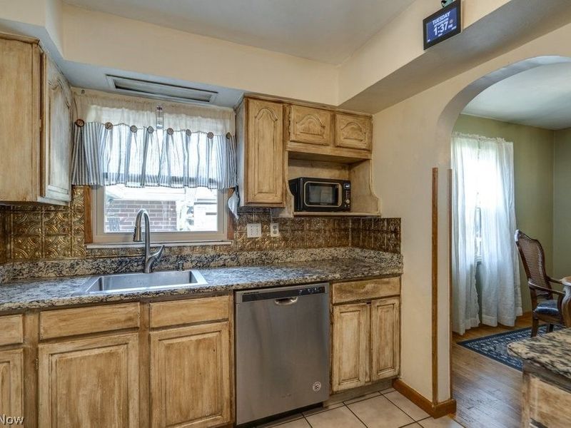 2035 Tampa Avenue, Cleveland, OH 44109 Photo 14