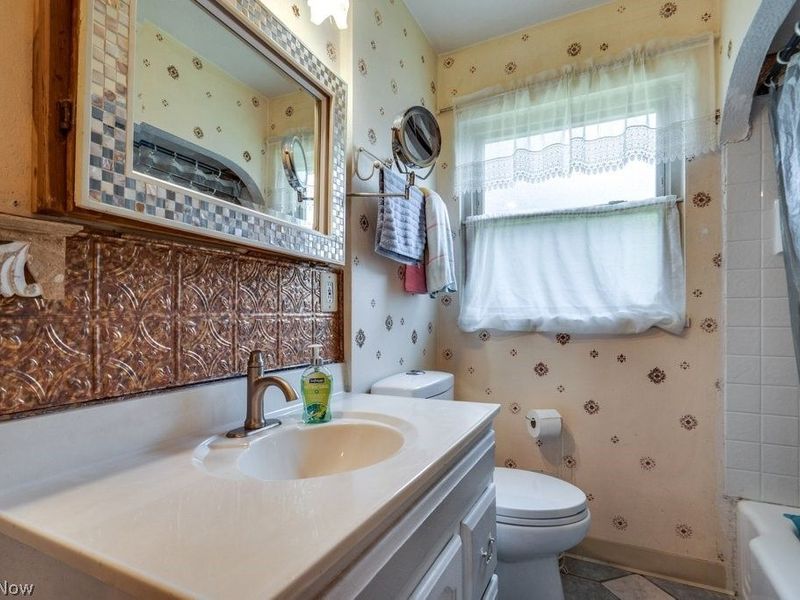 2035 Tampa Avenue, Cleveland, OH 44109 Photo 21