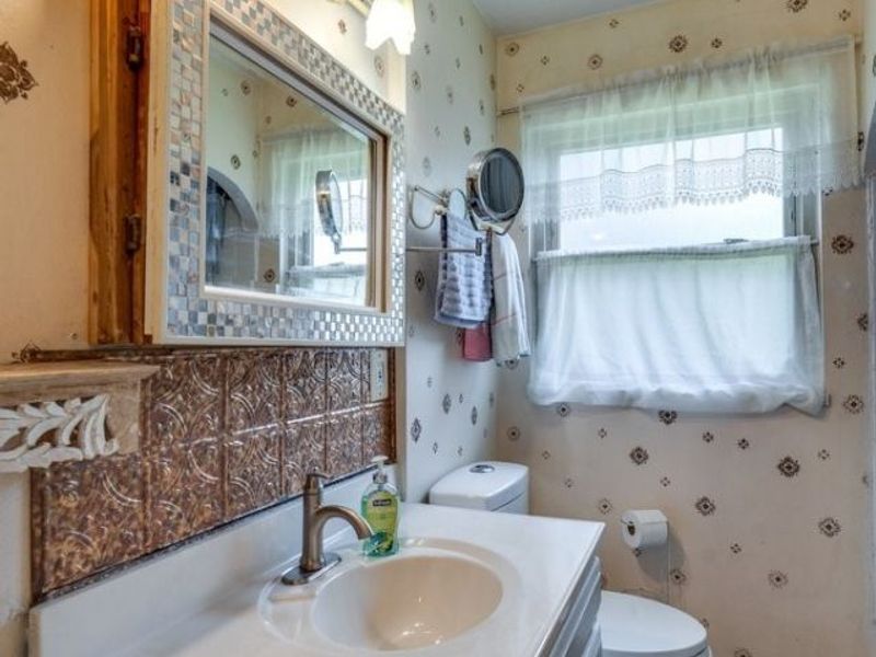 2035 Tampa Avenue, Cleveland, OH 44109 Photo 22