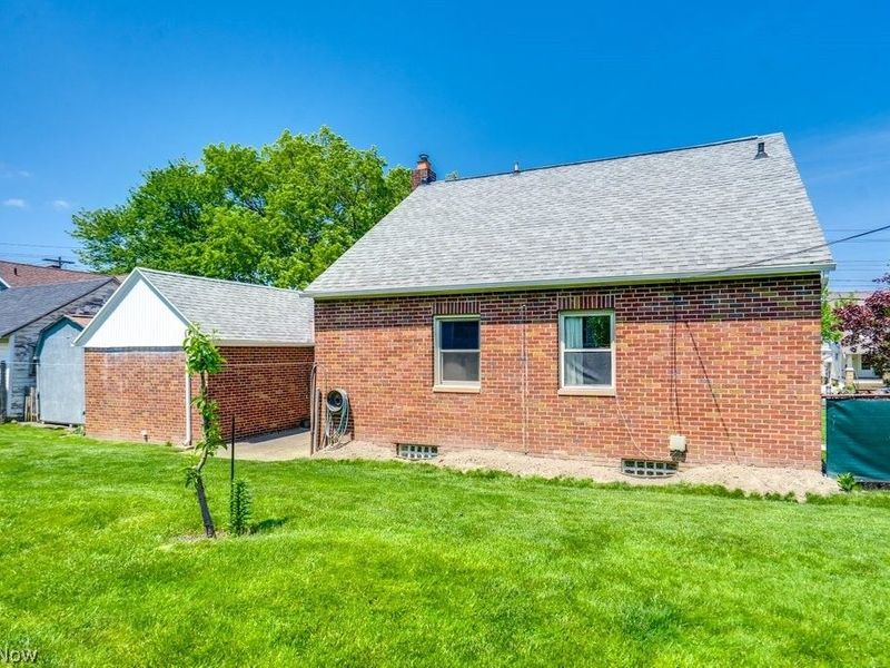 2035 Tampa Avenue, Cleveland, OH 44109 Photo 32