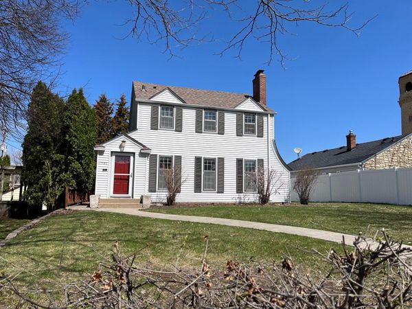 1589 Hillcrest Avenue , Saint Paul, MN 55116