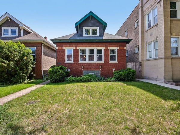 4033 W Wellington Avenue, Chicago, IL 60641