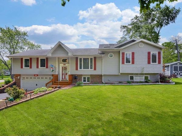 110 Oakwood Lane , Bartlett, IL 60103