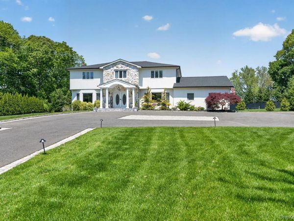 4 Cropley Court, Melville, NY 11747