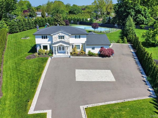 4 Cropley Court, Melville, NY 11747