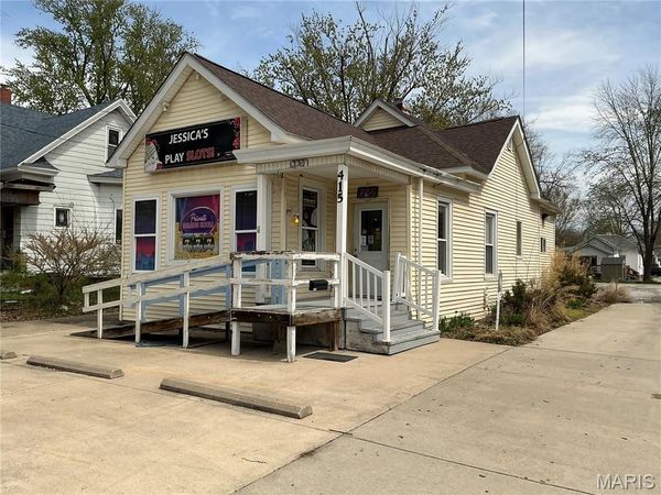 415 N Broad Street, Carlinville, IL 62626