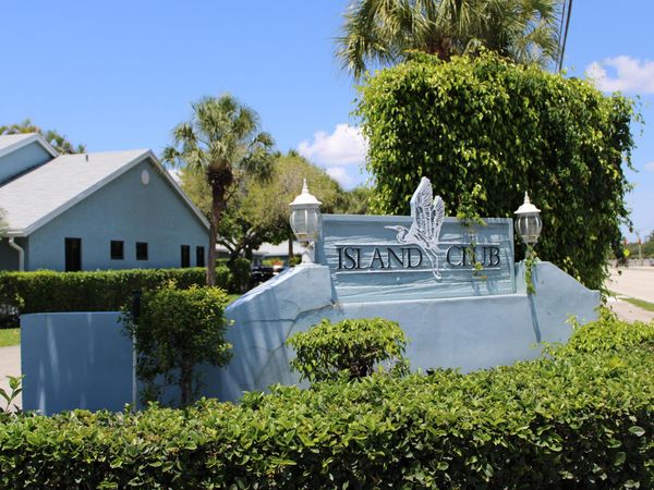 3883 Island Club Circle W, Seminole Manor, FL 33462