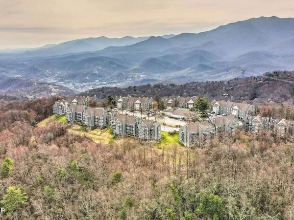 1260 Ski View Drive, Gatlinburg, TN 37738