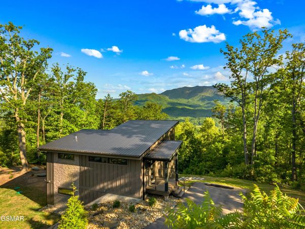 923 Smoky Court, Gatlinburg, TN 37738