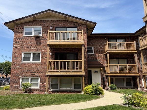 6447 S Narragansett Avenue, Unit 1B, Chicago, IL 60638