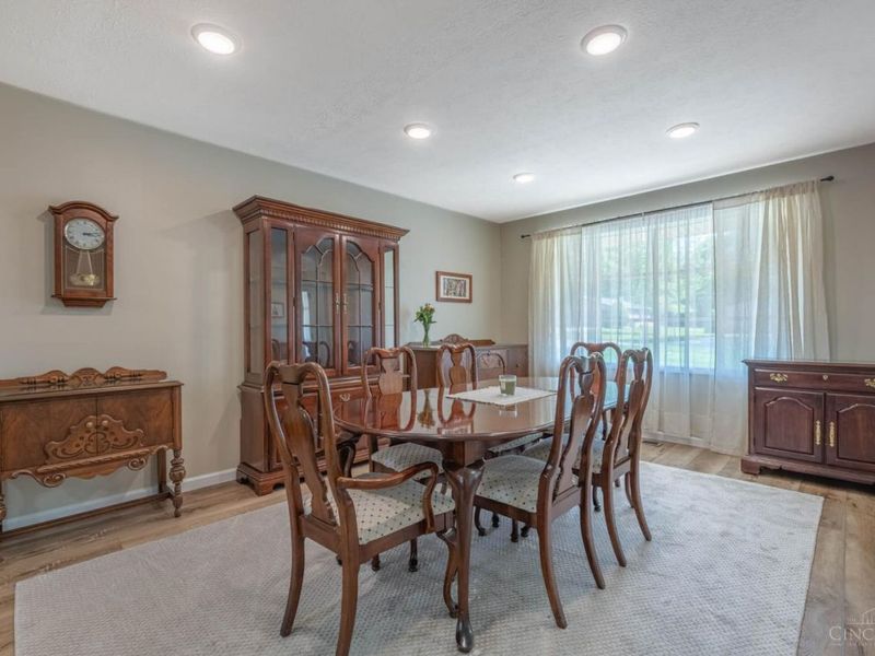 311 Kimbary Drive, Washington Township, OH 45458 Photo 4