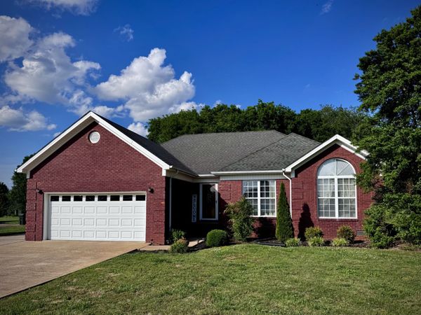 1130 Austin Cir, Lawrenceburg, TN 38464