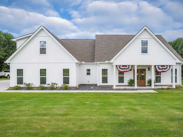 306 Old Shelbyville Rd , McMinnville, TN 37110