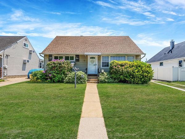 63 Wilfred Boulevard , Hicksville, NY 11801