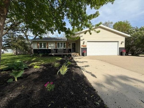 417 S Austin Avenue , Litchfield, MN 55355
