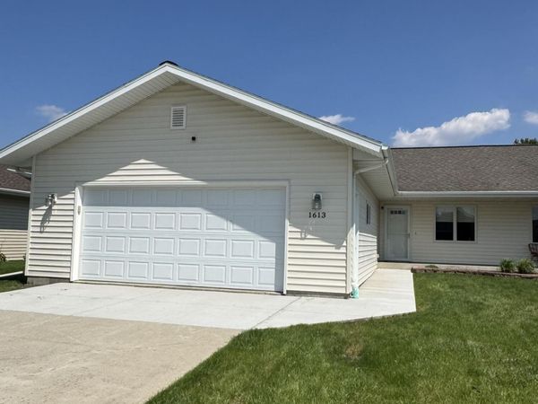 1613 PARK Drive SE, East Grand Forks, MN 56721