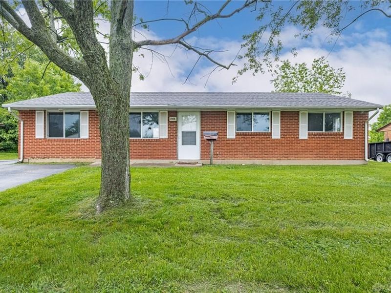 7155 Stonehurst Drive, Huber Heights, OH 45424 Photo 2